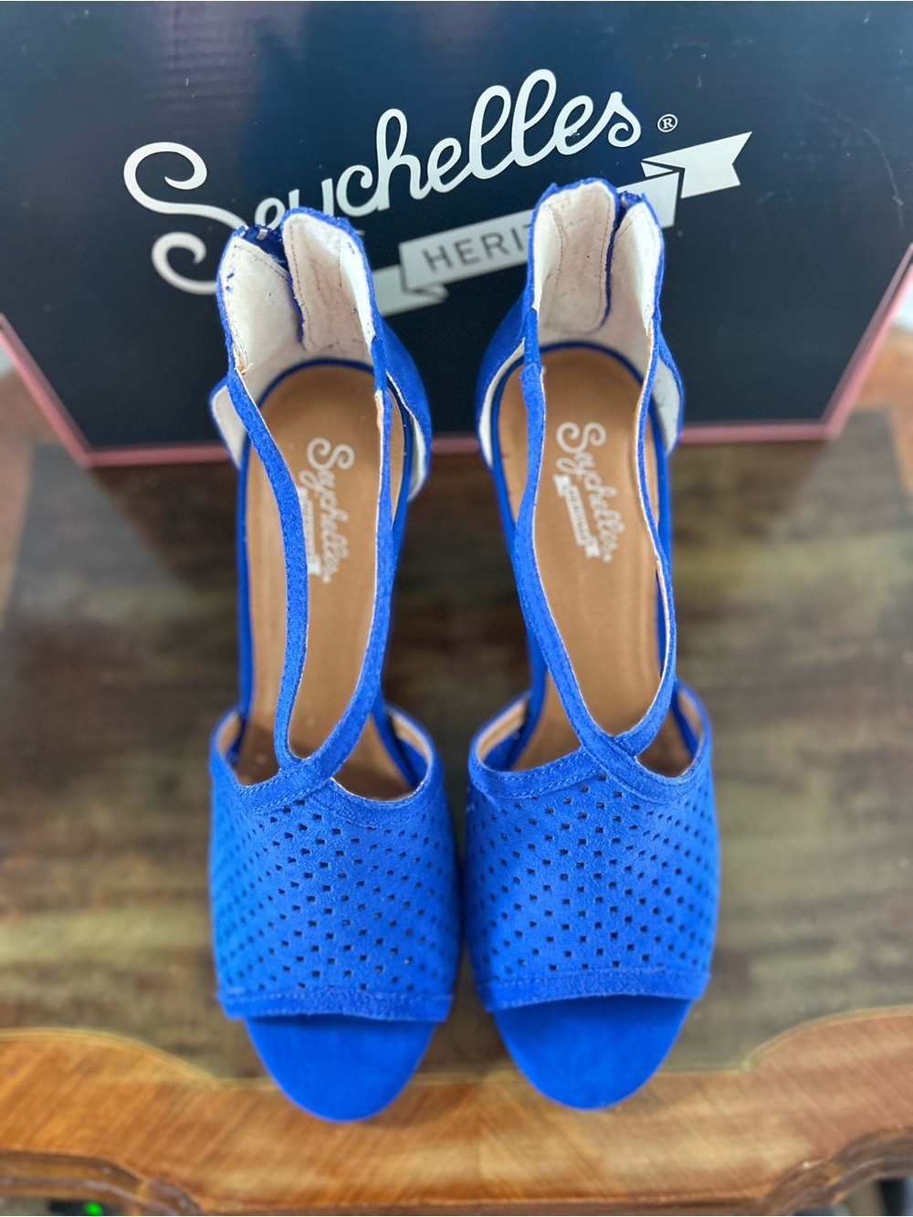 Seychelles Heritage Gamble Cone Heeled Sandal in Electric Blue Suede sz 7.5 - Picture 2 of 11